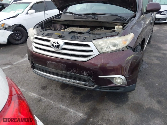 2011 Toyota Highlander Limited with VIN 5TDYK3EH2BS024104, listed as a IAAI auction lot 40974692 with 438,182 mi miles. Bid and sale history available at carsss.com. Image 6.