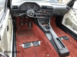 1988 BMW 3 Series z VIN WBABB1304J8271079, wystawiony jako Copart lot #87092254 z przebiegiem 119 119 mil mil oraz Szkoda całkowita • Salvage title. Historia ofert i sprzedaży dostępna na DreamBid. Obrazek 8.