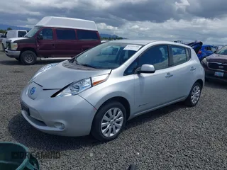 2017 Nissan LEAF SV z VIN 1N4BZ0CP4HC301703, wystawiony jako IAAI lot #42195180 z przebiegiem 42 366 mil mil oraz . Historia ofert i sprzedaży dostępna na DreamBid. Obrazek 2.