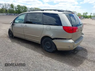 2010 Toyota Sienna CE z VIN 5TDKK4CC5AS327993, wystawiony jako IAAI lot #42227799 z przebiegiem 152 636 mil mil oraz . Historia ofert i sprzedaży dostępna na DreamBid. Obrazek 3.