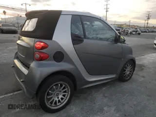 2013 Smart fortwo Passion z VIN WMEEK3BA4DK644622, wystawiony jako Copart lot #84966644 z przebiegiem 78 657 mil mil oraz Szkoda całkowita • Salvage title. Historia ofert i sprzedaży dostępna na DreamBid. Obrazek 3.