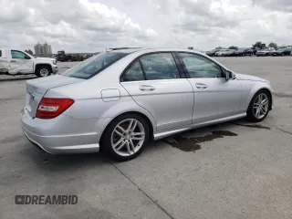 2013 Mercedes-Benz C 250 Sport z VIN WDDGF4HB9DR263699, wystawiony jako Copart lot #51379384 z przebiegiem 123 016 mil mil oraz Szkoda całkowita • Salvage title. Historia ofert i sprzedaży dostępna na DreamBid. Obrazek 3.