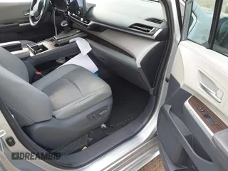 2021 Toyota Sienna XLE with VIN 5TDYRKEC9MS041334, listed as a IAAI auction lot 42145698 with 117,229 mi miles and . Bid and sale history available at DreamBid. Image 5.