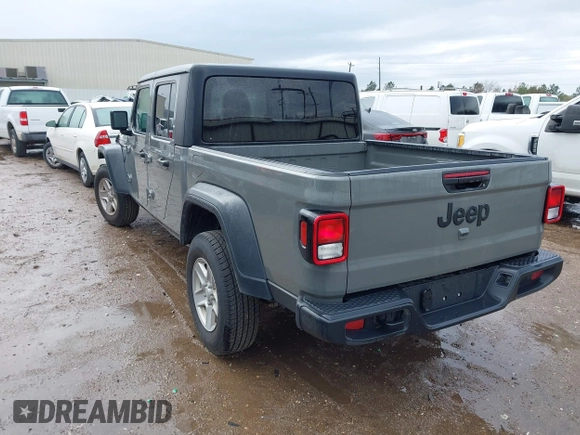 2023 Jeep Gladiator Sport S z VIN 1C6HJTAG3PL523140, wystawiony jako IAAI lot #41719004 z przebiegiem 34 014 mil mil oraz . Historia ofert i sprzedaży dostępna na DreamBid. Obrazek 3.