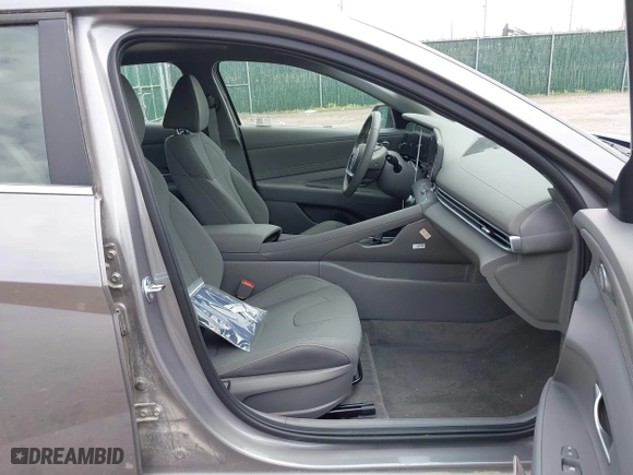 2025 Hyundai Elantra SEL Convenience with VIN KMHLS4DG9SU913286, listed as a IAAI auction lot 42014518 with 2,755 mi miles. Bid and sale history available at carsss.com. Image 5.