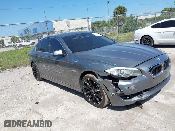 2013 BMW 5 Series 528i xDrive with VIN WBAXH5C59DDW15539, listed as a IAAI auction lot 41961479 with 133,052 mi miles. Bid and sale history available at carsss.com. Image 6.