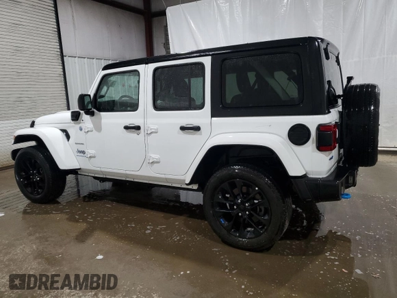 2023 Jeep Wrangler Sahara z VIN 1C4JJXP61PW696072, wystawiony jako Copart lot #57859545 z przebiegiem 42 136 mil mil oraz Czysty tytuł • Clean title. Historia ofert i sprzedaży dostępna na DreamBid. Obrazek 2.