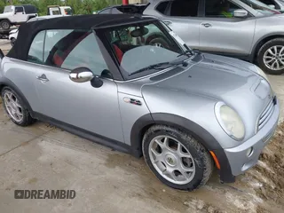 2006 MINI Convertible S z VIN WMWRH33556TL93023, wystawiony jako IAAI lot #42744691 z przebiegiem 128 192 mil mil oraz . Historia ofert i sprzedaży dostępna na DreamBid. Obrazek 1.