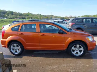 2011 Dodge Caliber Mainstreet z VIN 1B3CB3HA5BD297950, wystawiony jako IAAI lot #42073342 z przebiegiem 155 421 mil mil oraz . Historia ofert i sprzedaży dostępna na DreamBid. Obrazek 13.
