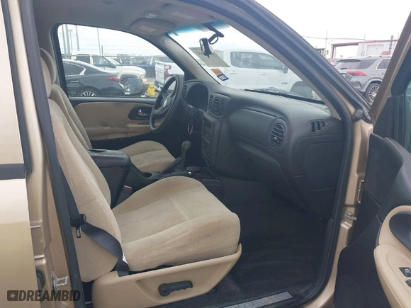 2005 Chevrolet TrailBlazer LS with VIN 1GNDS13S352373017, listed as a IAAI auction lot 41603652 with 95,079 mi miles. Bid and sale history available at carsss.com. Image 5.