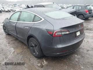 2020 Tesla Model 3 Long Range z VIN 5YJ3E1EBXLF770064, wystawiony jako IAAI lot #41424909 z przebiegiem 96 972 mil mil oraz . Historia ofert i sprzedaży dostępna na DreamBid. Obrazek 3.