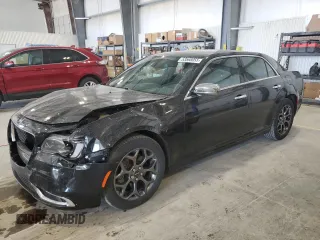 2018 Chrysler 300 S z VIN 2C3CCAGG7JH141811, wystawiony jako Copart lot #53568055 z przebiegiem 140 220 mil mil oraz Szkoda całkowita • Salvage title. Historia ofert i sprzedaży dostępna na DreamBid. Obrazek 1.