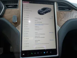 2018 Tesla Model S 75D z VIN 5YJSA1E23JF263642, wystawiony jako Copart lot #50647665 z przebiegiem 71 416 mil mil oraz Szkoda całkowita • Salvage title. Historia ofert i sprzedaży dostępna na DreamBid. Obrazek 9.