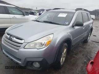 2014 Subaru Outback 2.5i Premium with VIN 4S4BRBDCXE3308101, listed as a IAAI auction lot 41166533 with 202,488 mi miles. Bid and sale history available at carsss.com. Image 2.