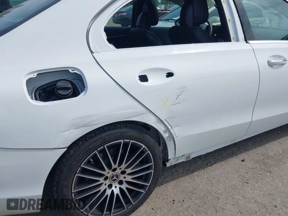 2023 Mercedes-Benz C 300 с VIN W1KAF4HB6PR136757, выставлен на аукционе IAAI как лот 42515623 с пробегом 10 429 миль миль и . История ставок и продаж доступна на DreamBid. Изображение 6.