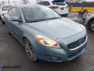 2011 Volvo C70 with VIN YV1672MC6BJ117644, listed as a IAAI auction lot 41504847 with NaN miles. Bid and sale history available at carsss.com. Image 1.