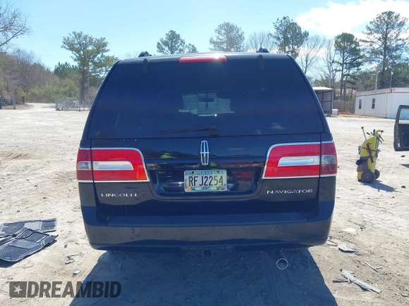 2007 Lincoln Navigator z VIN 5LMFU28547LJ15910, wystawiony jako IAAI lot #41851252 z przebiegiem 296 145 mil mil oraz . Historia ofert i sprzedaży dostępna na DreamBid. Obrazek 16.