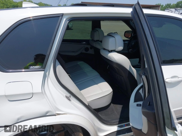 2010 BMW X5 M z VIN 5YMGY0C53ALK26006, wystawiony jako IAAI lot #42329794 z przebiegiem Nie podano mil oraz . Historia ofert i sprzedaży dostępna na DreamBid. Obrazek 8.