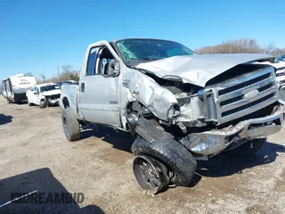 2006 Ford Super Duty F-250 XL with VIN 1FTSW21P96EC98560, listed as a IAAI auction lot 41719880 with 179,932 mi miles. Bid and sale history available at carsss.com. Image 1.