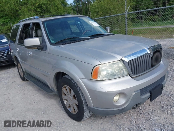 2004 Lincoln Navigator Luxury with VIN 5LMFU27R54LJ42646, listed as a IAAI auction lot 42088960 with 193,746 mi miles. Bid and sale history available at carsss.com. Image 1.