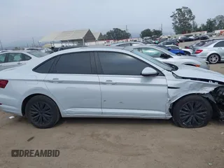 2019 Volkswagen Jetta SEL с VIN 3VWE57BU7KM052772, выставлен на аукционе IAAI как лот 42363391 с пробегом 108 824 миль миль и . История ставок и продаж доступна на DreamBid. Изображение 13.