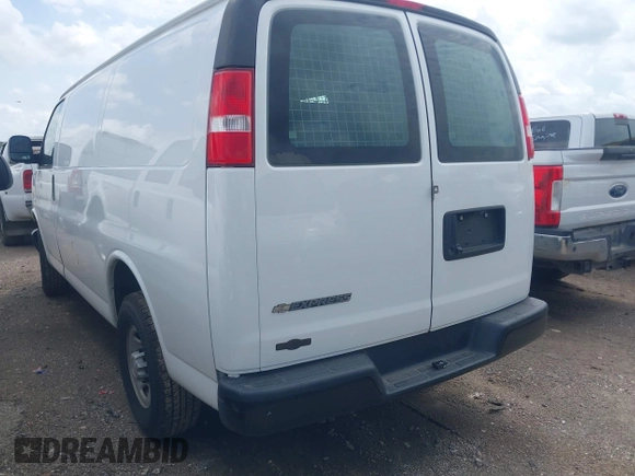 2020 Chevrolet Express Cargo z VIN 1GCWGAFP3L1240299, wystawiony jako IAAI lot #42522748 z przebiegiem 129 759 mil mil oraz . Historia ofert i sprzedaży dostępna na DreamBid. Obrazek 3.