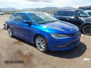 2015 Chrysler 200 S z VIN 1C3CCCBB3FN620636, wystawiony jako IAAI lot #42406483 z przebiegiem 156 773 mil mil oraz . Historia ofert i sprzedaży dostępna na DreamBid. Obrazek 1.