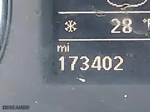 2015 Volkswagen Passat 2.0L TDI SE w/Sunroof with VIN 1VWBV7A34FC021031, listed as a IAAI auction lot 41601548 with 173,402 mi miles. Bid and sale history available at carsss.com. Image 15.