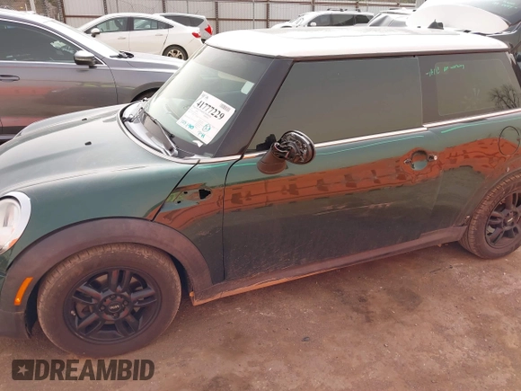 2013 MINI Hardtop z VIN WMWSU3C52DT690373, wystawiony jako IAAI lot #41777229 z przebiegiem 125 190 mil mil oraz . Historia ofert i sprzedaży dostępna na DreamBid. Obrazek 6.