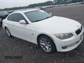 2011 BMW 3 Series 328i xDrive z VIN WBAKF3C55BE445630, wystawiony jako IAAI lot #40426183 z przebiegiem 140 398 mil mil oraz . Historia ofert i sprzedaży dostępna na DreamBid. Obrazek 1.