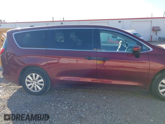 2021 Chrysler Voyager L z VIN 2C4RC1AG1MR542042, wystawiony jako IAAI lot #40626082 z przebiegiem 119 431 mil mil oraz . Historia ofert i sprzedaży dostępna na DreamBid. Obrazek 13.