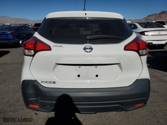 2018 Nissan Kicks SR with VIN 3N1CP5CU8JL534200, listed as a Copart auction lot 44972475 with 38,733 mi miles and Salvage Title. Bid and sale history available at carsss.com. Image 6.
