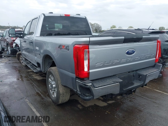 2024 Ford Super Duty F-250 SRW XL with VIN 1FT7W2BT9RED24404, listed as a IAAI auction lot 41851217 with 25,627 mi miles. Bid and sale history available at carsss.com. Image 3.