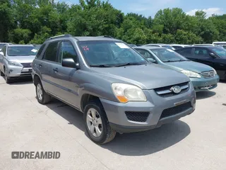 2010 Kia Sportage LX z VIN KNDKG3A40A7710743, wystawiony jako IAAI lot #42446995 z przebiegiem 282 954 mil mil oraz . Historia ofert i sprzedaży dostępna na DreamBid. Obrazek 1.