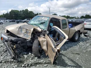1998 Toyota Tacoma with VIN 4TAWN72N5WZ116825, listed as a Copart auction lot 58806165 with 212,664 mi miles and Salvage title. Bid and sale history available at DreamBid. Image 1.