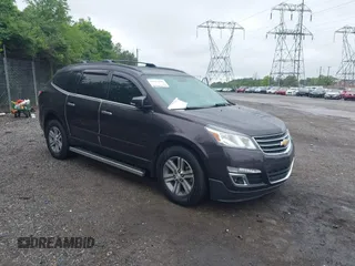 2015 Chevrolet Traverse LT z VIN 1GNKVHKD1FJ185355, wystawiony jako IAAI lot #42353405 z przebiegiem 166 164 mil mil oraz . Historia ofert i sprzedaży dostępna na DreamBid. Obrazek 1.