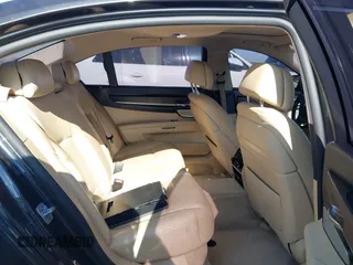 2013 BMW 7 Series 750Li xDrive z VIN WBAYF8C58DD141658, wystawiony jako IAAI lot #42327776 z przebiegiem 130 428 mil mil oraz . Historia ofert i sprzedaży dostępna na DreamBid. Obrazek 8.