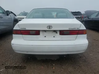 1999 Toyota Camry LE z VIN 4T1BG22K4XU485515, wystawiony jako Copart lot #55110155 z przebiegiem 230 079 mil mil oraz Czysty tytuł • Clean title. Historia ofert i sprzedaży dostępna na DreamBid. Obrazek 6.