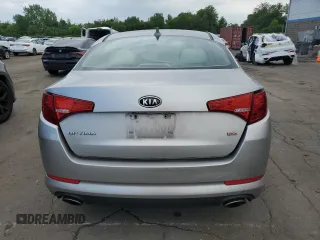 2012 Kia Optima LX z VIN 5XXGM4A70CG070588, wystawiony jako Copart lot #57240995 z przebiegiem 137 601 mil mil oraz Szkoda całkowita • Salvage title. Historia ofert i sprzedaży dostępna na DreamBid. Obrazek 6.