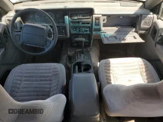 1993 Jeep Grand Cherokee Laredo с VIN 1J4GZ58S2PC654248, выставлен на аукционе Copart как лот 61259735 с пробегом 251 360 миль миль и Списание • Salvage title. История ставок и продаж доступна на DreamBid. Изображение 8.