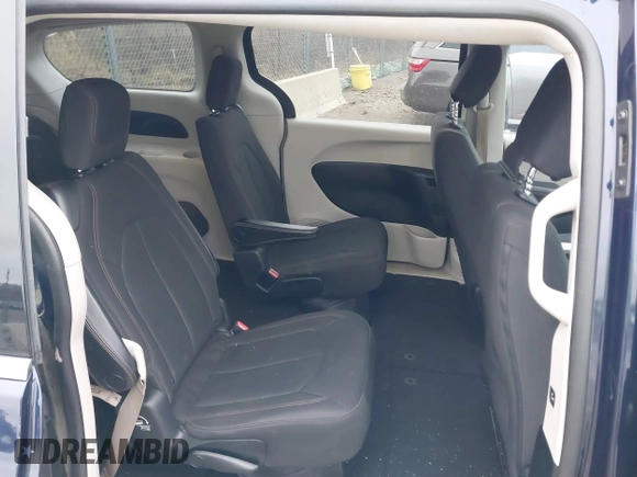 2017 Chrysler Pacifica Touring with VIN 2C4RC1DG3HR592796, listed as a IAAI auction lot 40941158 with 157,291 mi miles and . Bid and sale history available at DreamBid. Image 8.