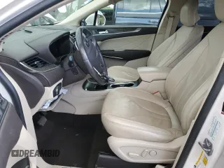 2019 Lincoln MKC Reserve с VIN 5LMCJ3C9XKUL20906, выставлен на аукционе Copart как лот 52814185 с пробегом 50 821 миль миль и Списание • Salvage title. История ставок и продаж доступна на DreamBid. Изображение 7.