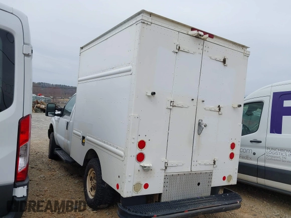 2012 Ford F-250 XL z VIN 1FDBF2B63CEC35502, wystawiony jako IAAI lot #41556677 z przebiegiem 615 254 mil mil oraz . Historia ofert i sprzedaży dostępna na DreamBid. Obrazek 3.