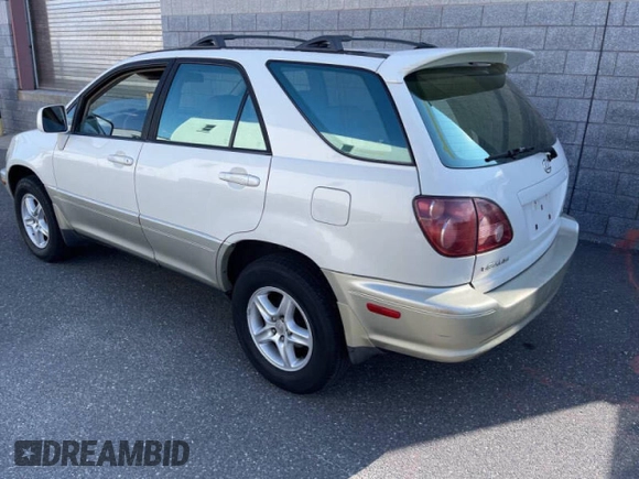 2000 Lexus RX 300 with VIN JT6HF10UXY0159914, listed as a Copart auction lot 82822194 with 220,515 mi miles and Clean Title. Bid and sale history available at carsss.com. Image 3.