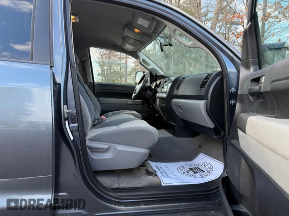 2010 Toyota Tundra z VIN 5TFCY5F13AX010145, wystawiony jako Copart lot #43479265 z przebiegiem 226 117 mil mil oraz Czysty tytuł • Clean title. Historia ofert i sprzedaży dostępna na DreamBid. Obrazek 5.