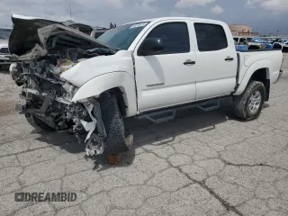 2015 Toyota Tacoma z VIN 3TMLU4EN3FM194963, wystawiony jako Copart lot #54074415 z przebiegiem 170 864 mil mil oraz Szkoda całkowita • Salvage title. Historia ofert i sprzedaży dostępna na DreamBid. Obrazek 1.