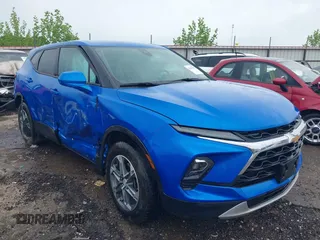 2024 Chevrolet Blazer LT z VIN 3GNKBCR45RS168160, wystawiony jako IAAI lot #42199027 z przebiegiem 29 950 mil mil oraz . Historia ofert i sprzedaży dostępna na DreamBid. Obrazek 1.