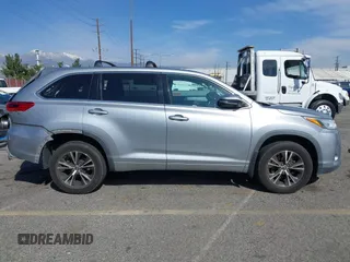 2018 Toyota Highlander LE z VIN 5TDBZRFH2JS838268, wystawiony jako IAAI lot #41540323 z przebiegiem 151 773 mil mil oraz . Historia ofert i sprzedaży dostępna na DreamBid. Obrazek 14.