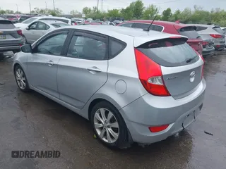 2012 Hyundai Accent SE z VIN KMHCU5AE0CU054285, wystawiony jako IAAI lot #42170678 z przebiegiem 92 172 mil mil oraz . Historia ofert i sprzedaży dostępna na DreamBid. Obrazek 3.