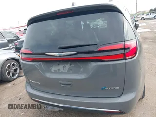 2021 Chrysler Pacifica Hybrid Touring L z VIN 2C4RC1L78MR596371, wystawiony jako IAAI lot #39993913 z przebiegiem 64 830 mil mil oraz . Historia ofert i sprzedaży dostępna na DreamBid. Obrazek 16.
